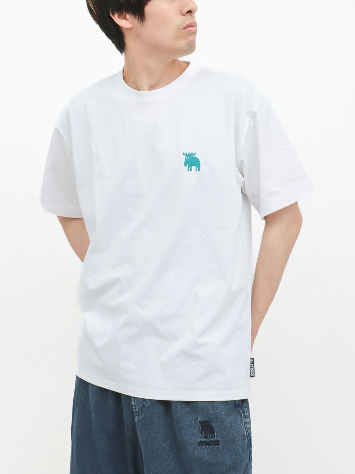 【moz】エルク ワンポイント刺繍バックプリントTシャツ〔別注〕