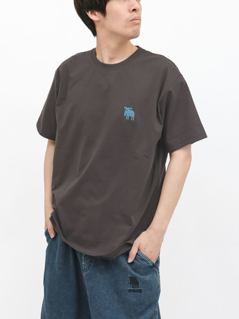 【moz】エルク ワンポイント刺繍バックプリントTシャツ〔別注〕