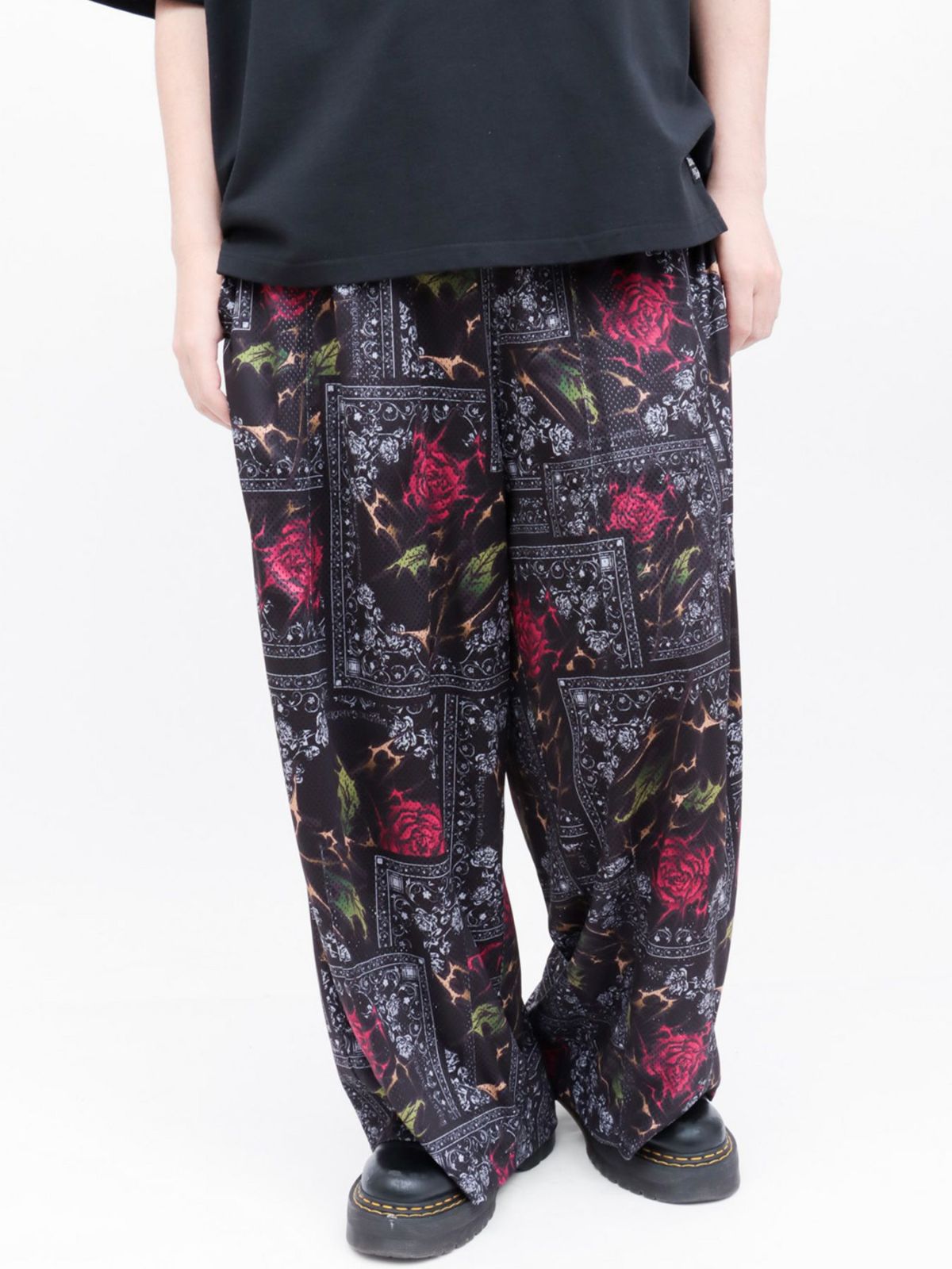 【DRASTIC GARDEN】“稲妻の薔薇”メッシュ素材バンダナ総柄ワイドパンツ