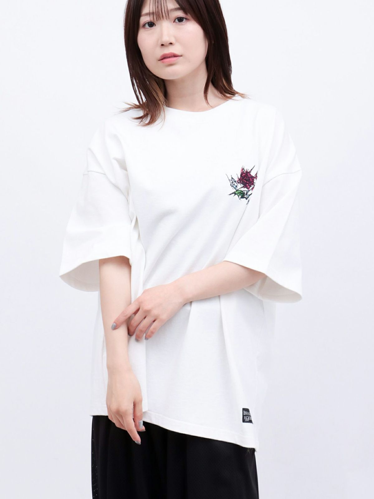【DRASTIC GARDEN】“稲妻の薔薇”ワンポイント刺繍Tシャツ