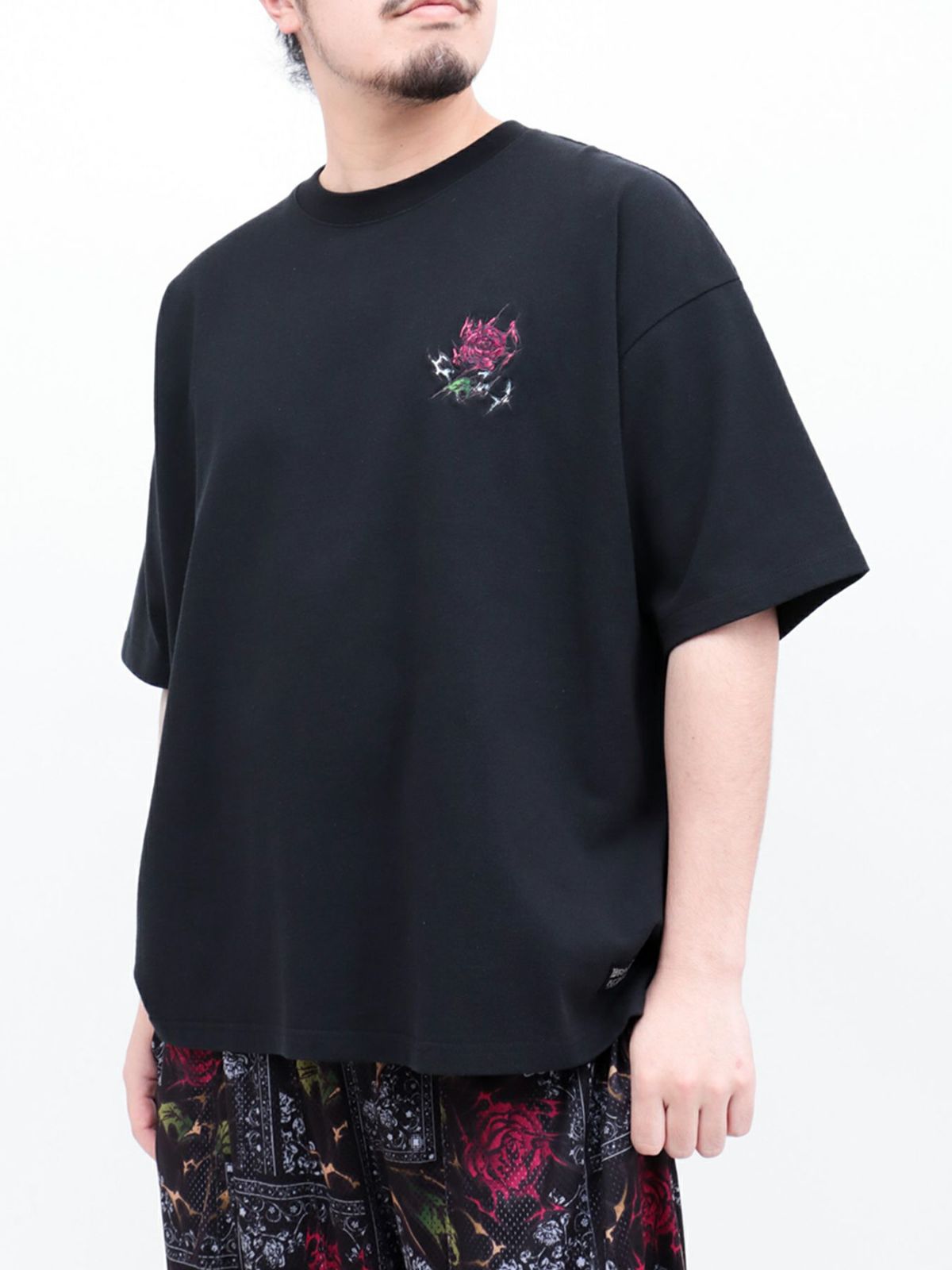 【DRASTIC GARDEN】“稲妻の薔薇”ワンポイント刺繍Tシャツ