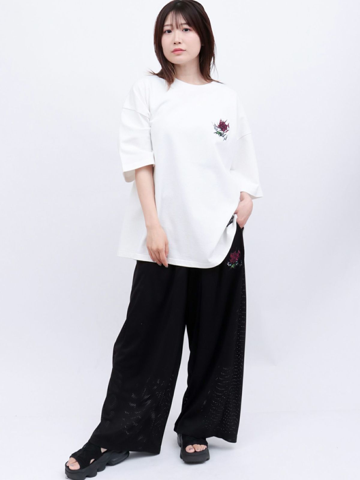 【DRASTIC GARDEN】“稲妻の薔薇”ワンポイント刺繍Tシャツ