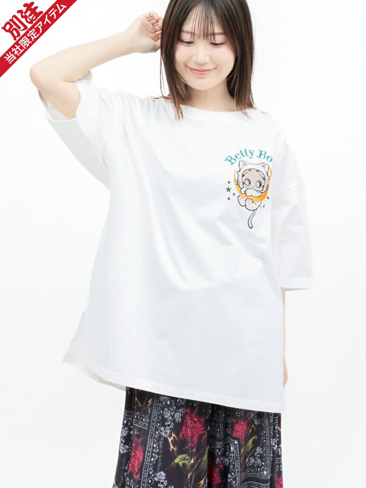 【BETTY BOOP】“黒猫&白猫ベイビーベティ”刺繍入りTシャツ〔別注〕