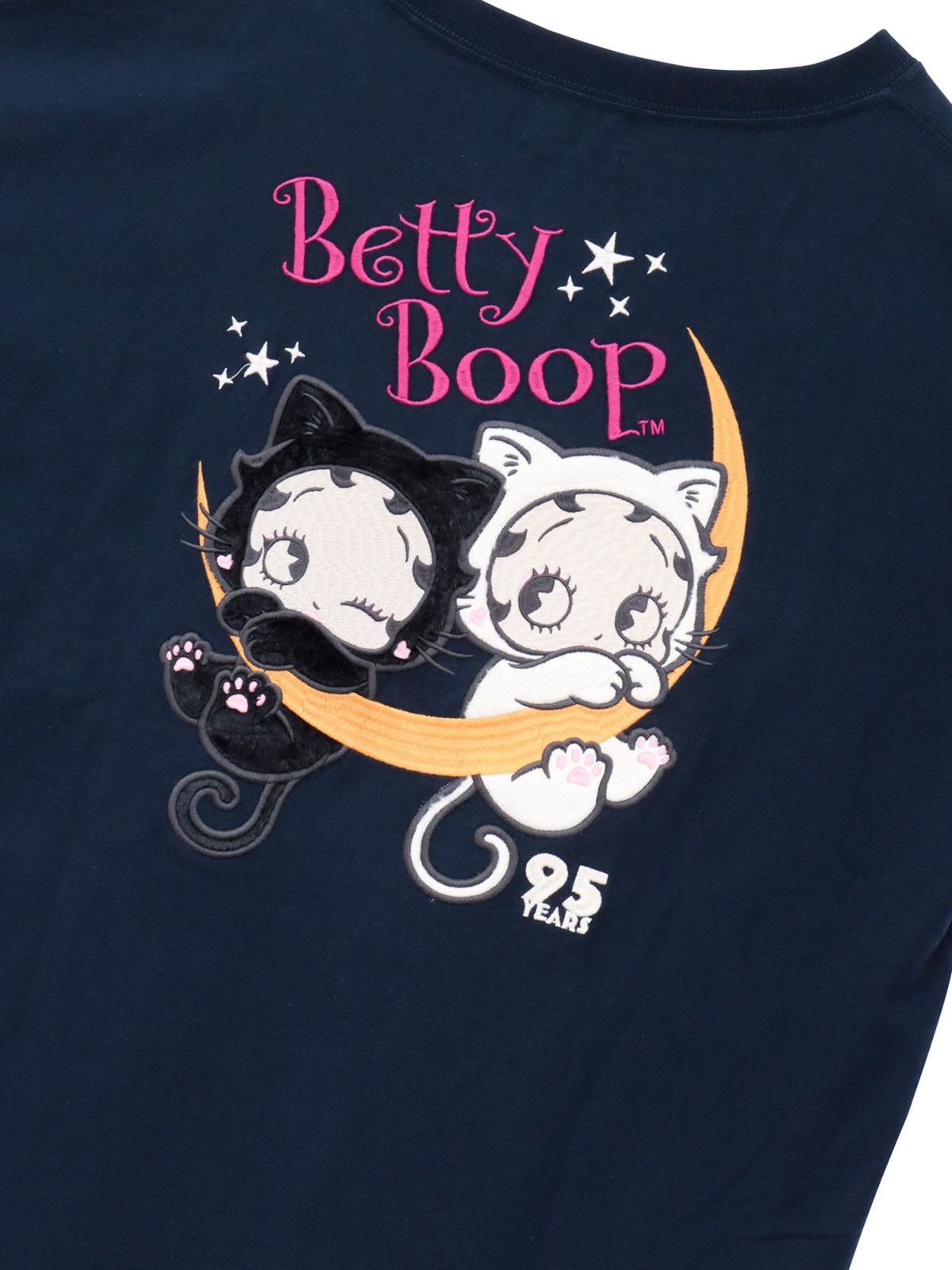 【BETTY BOOP】“黒猫&白猫ベイビーベティ”刺繍入りTシャツ〔別注〕