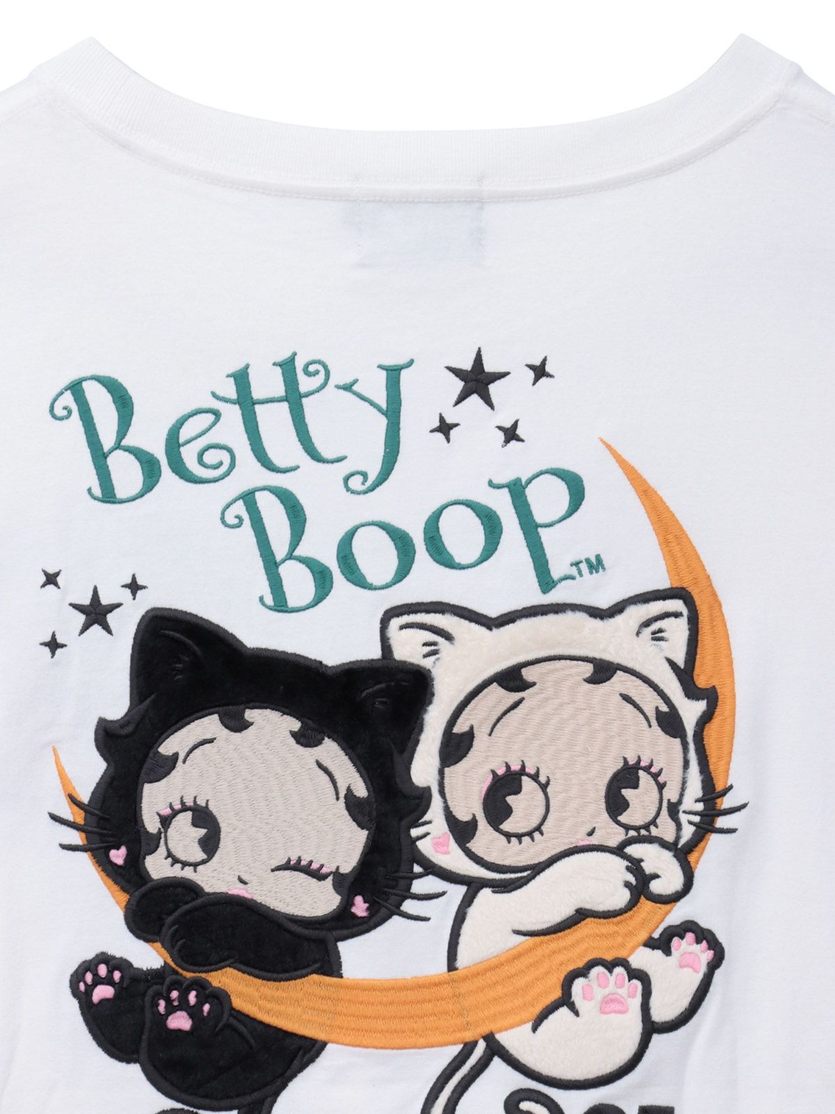【BETTY BOOP】“黒猫&白猫ベイビーベティ”刺繍入りTシャツ〔別注〕