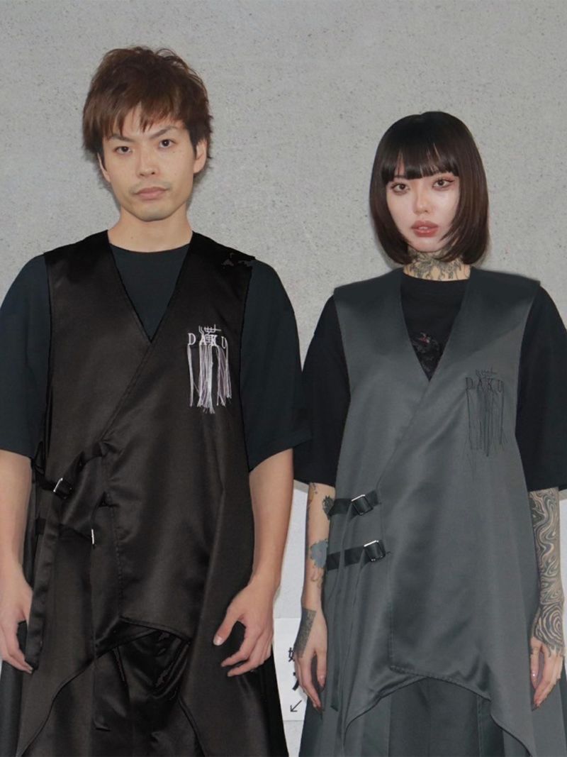 【DAKU】カラス刺繍イレヘムベスト