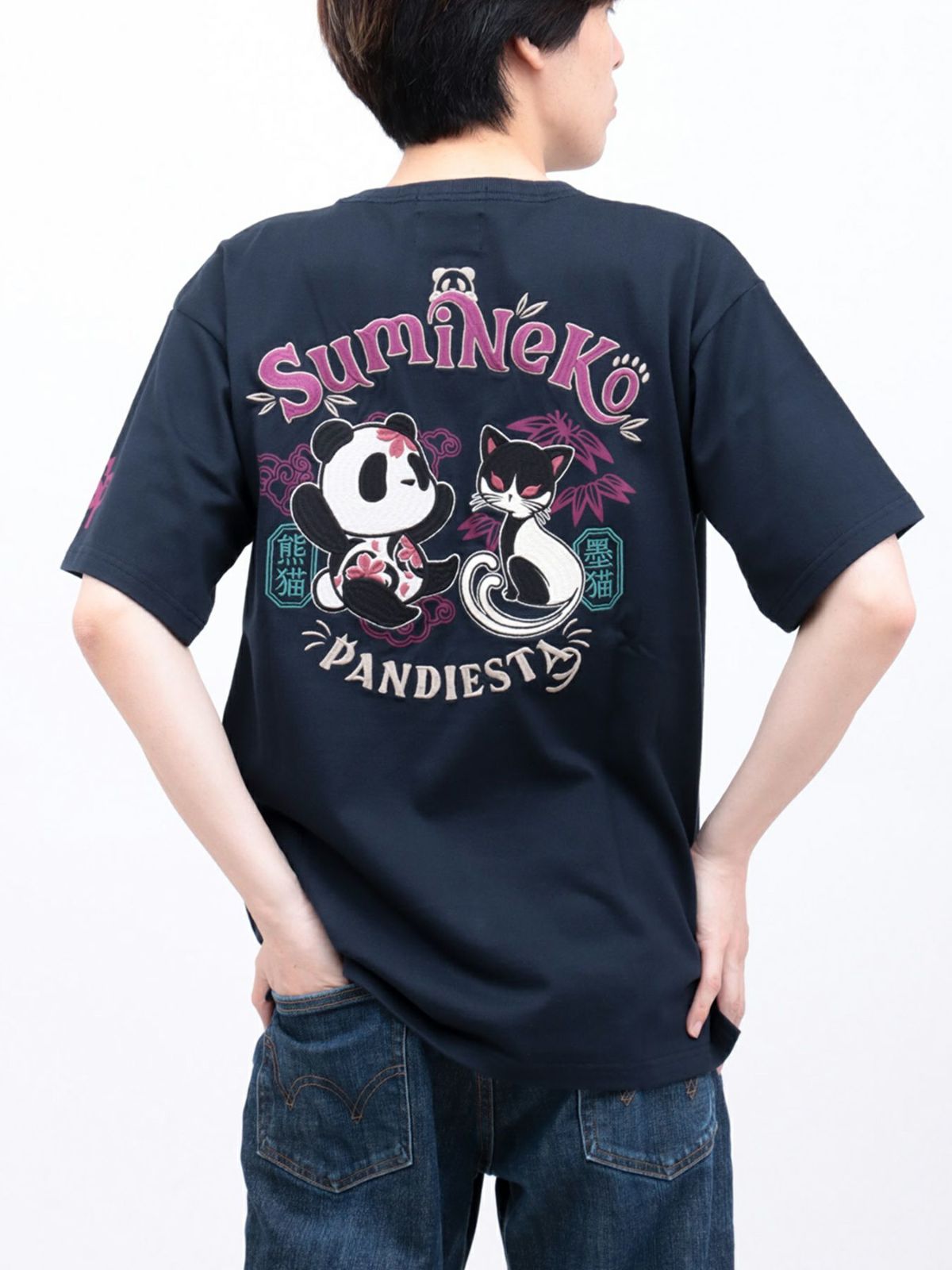  【SUMINEKO×PANDIESTA JAPAN】“墨パンダとハチワレ猫”刺繍入りTシャツ