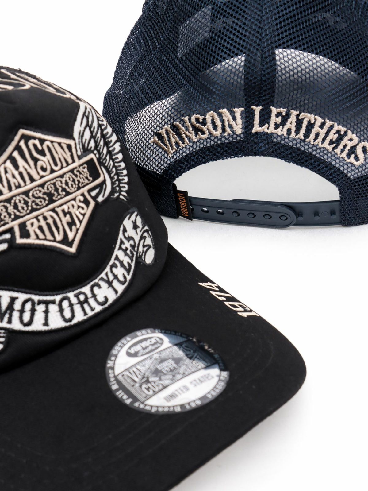 【VANSON】エンブレムウイング ツイルメッシュキャップ