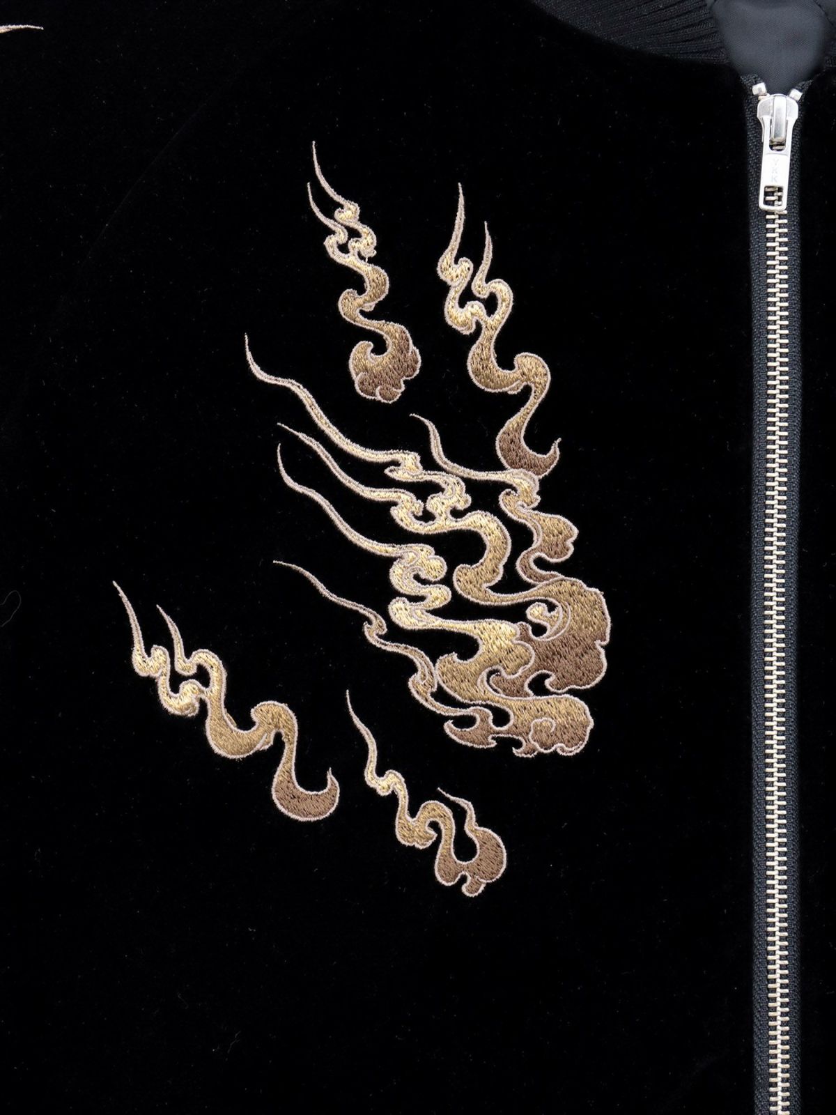 【絡繰魂・粋】“火炎九尾”総刺繍 ベロア素材スカジャン