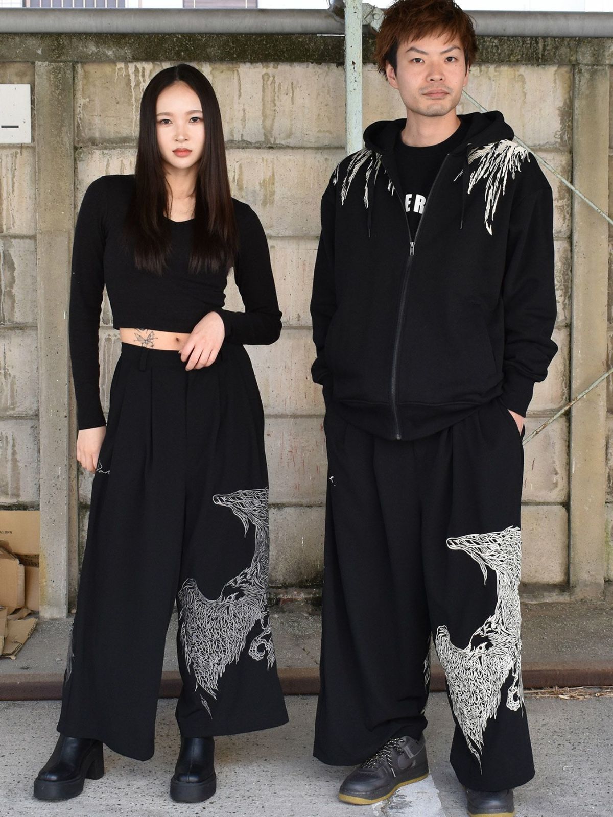 【DAKU】“CROW”総刺繍ワイドパンツ