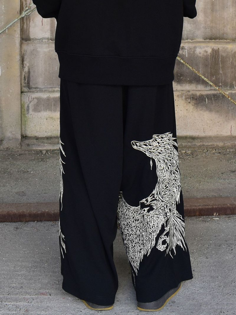 【DAKU】“CROW”総刺繍ワイドパンツ