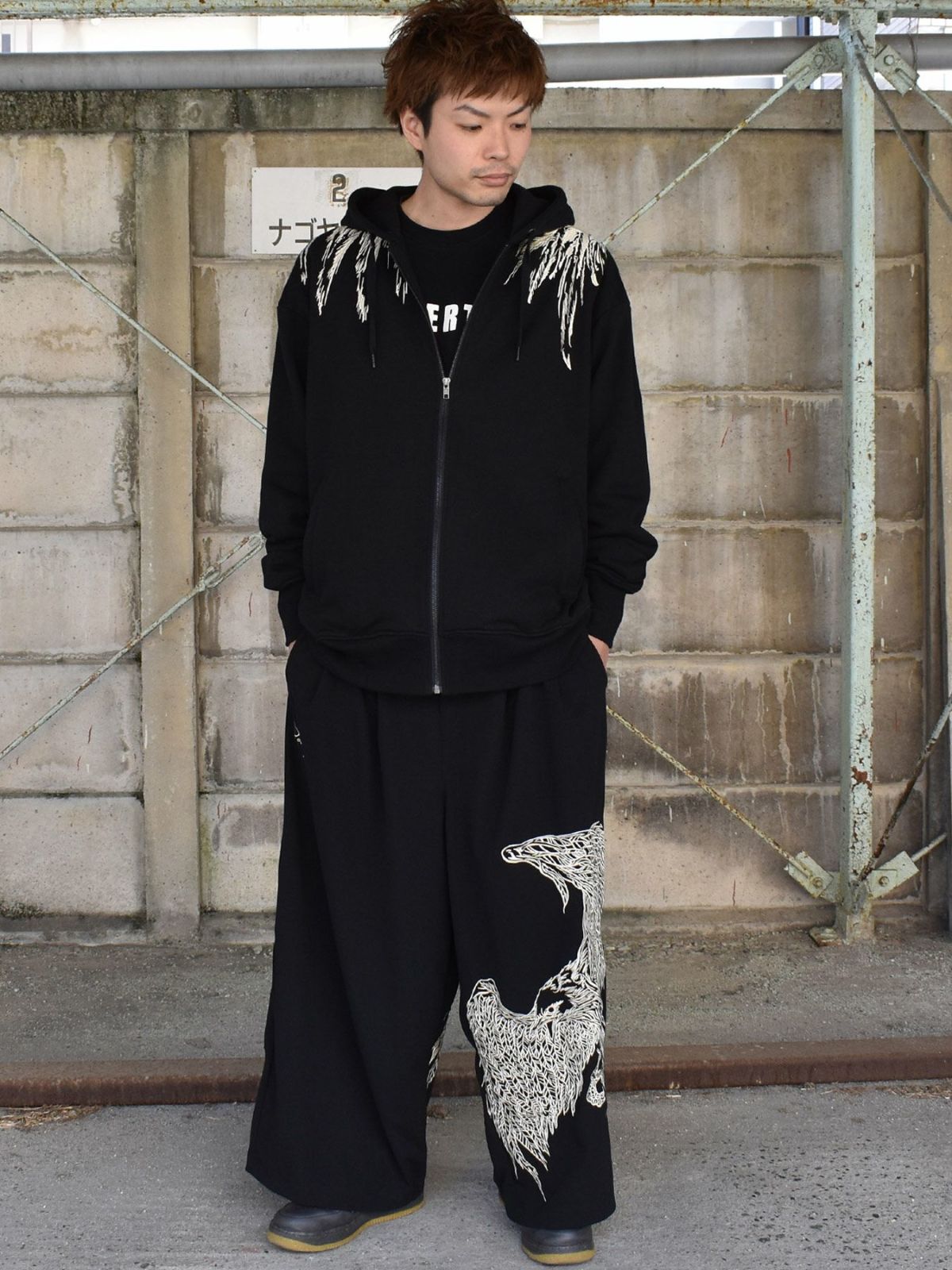 【DAKU】“CROW”総刺繍ワイドパンツ