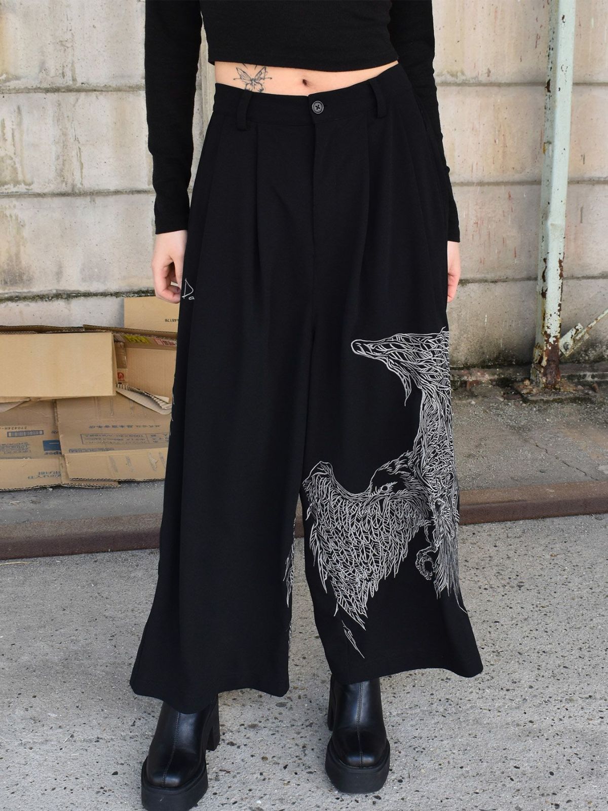 【DAKU】“CROW”総刺繍ワイドパンツ