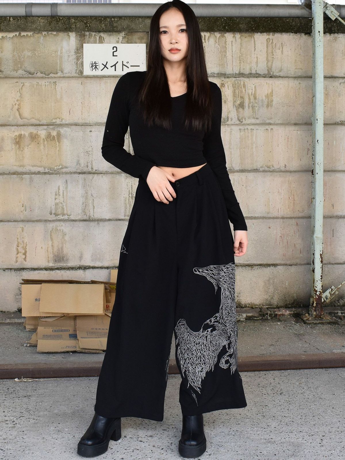 【DAKU】“CROW”総刺繍ワイドパンツ