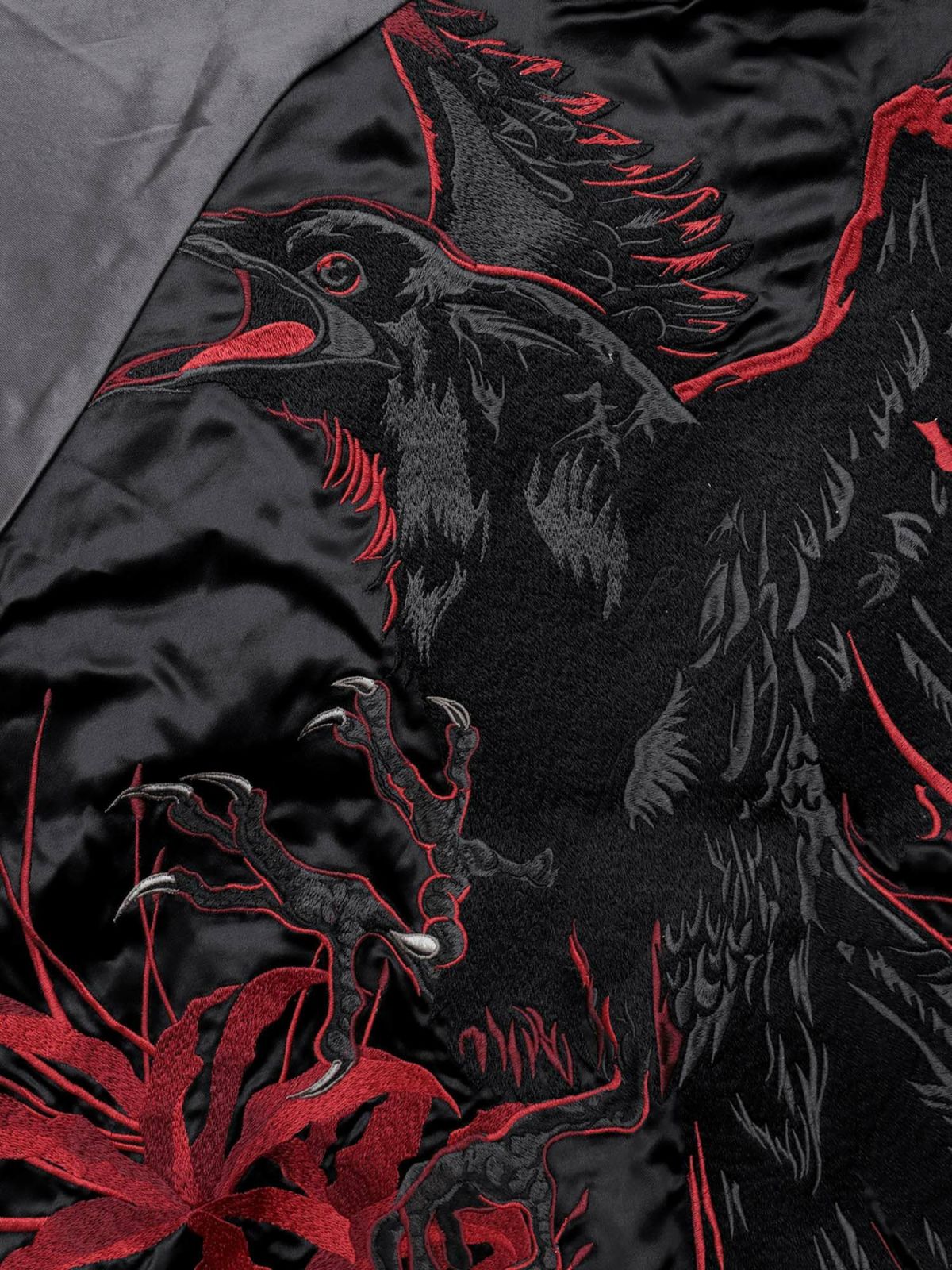 【絡繰魂・漆】“八咫烏と彼岸花”総刺繍リバーシブルスカジャン〔別注〕