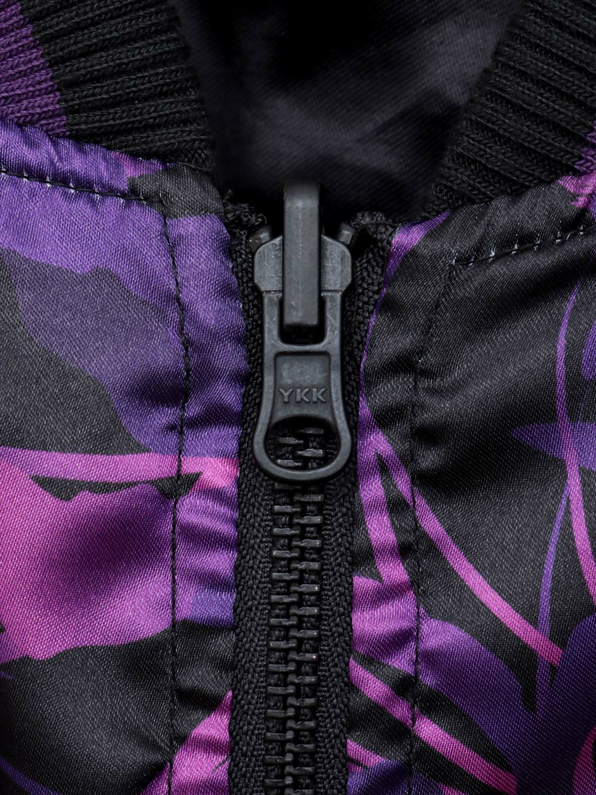 【絡繰魂・漆】“八咫烏と彼岸花”総刺繍リバーシブルスカジャン〔別注：web限定カラー〕