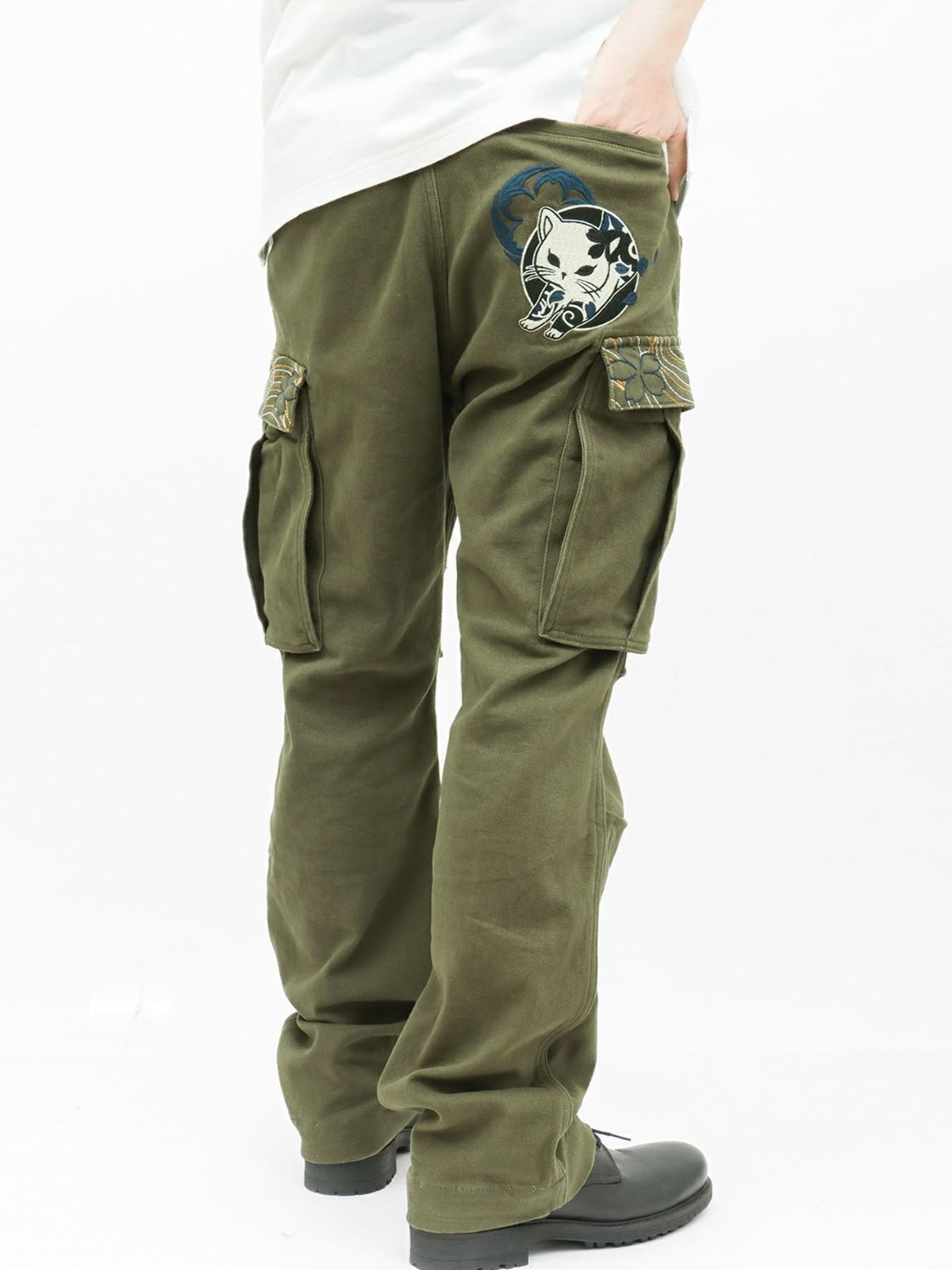 【SUMINEKO】“伸び猫”総刺繍ストレッチカーゴパンツ