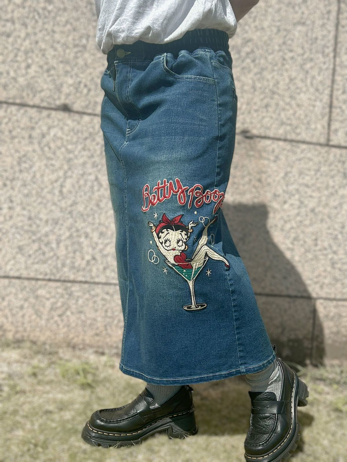 【BETTY BOOP】“カクテルベティ”総刺繍ストレッチデニム ロングスカート