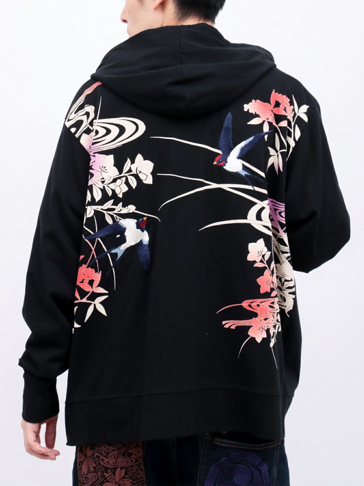 【雅結×錦】“ツバメと秋の草花”刺繍入りZIPパーカー〔別注〕