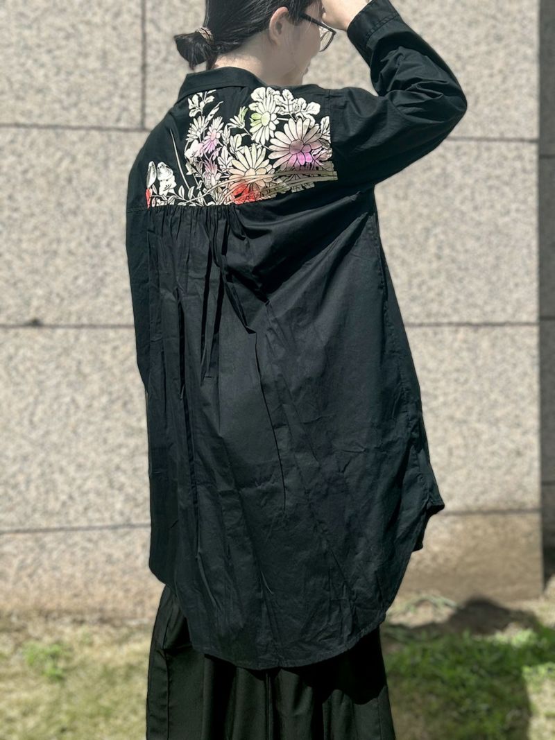 【雅結×錦】“シマエナガと秋の草花”刺繍入りロングシャツ〔別注〕