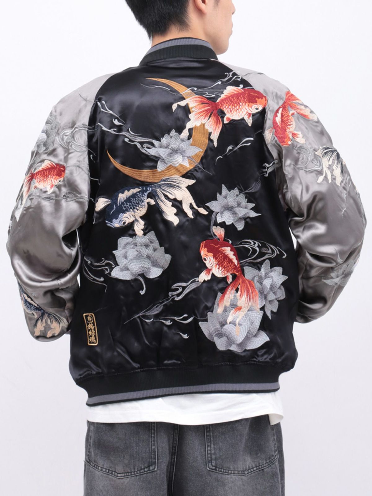 【絡繰魂・粋】“金魚と蓮流水”総刺繍リバーシブルスカジャン