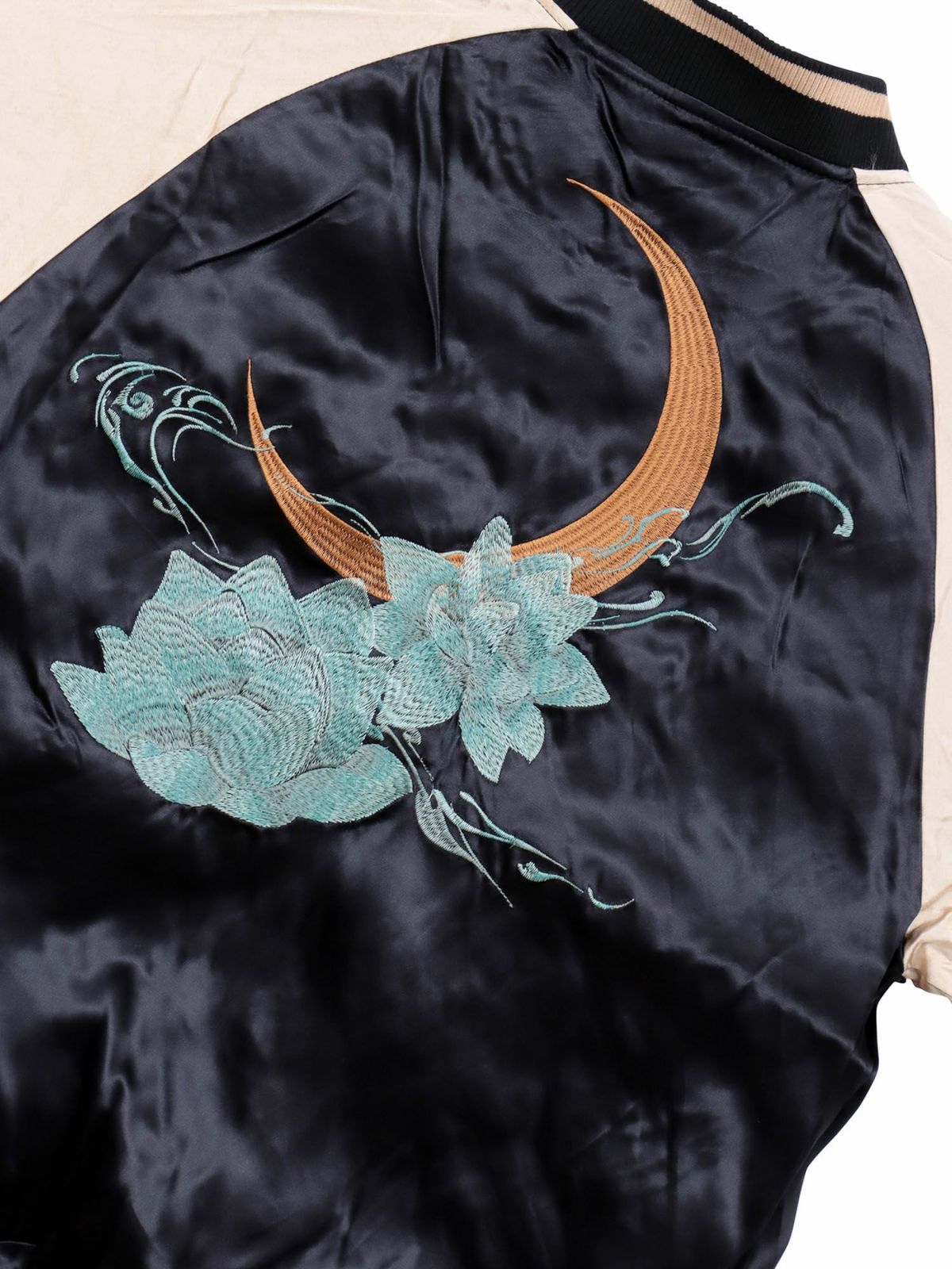 【絡繰魂・粋】“金魚と蓮流水”総刺繍リバーシブルスカジャン