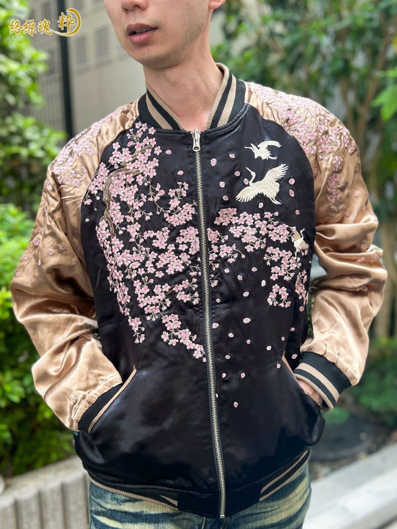 【絡繰魂・粋】“北斎：神奈川沖浪裏” 総刺繍リバーシブルスカジャン