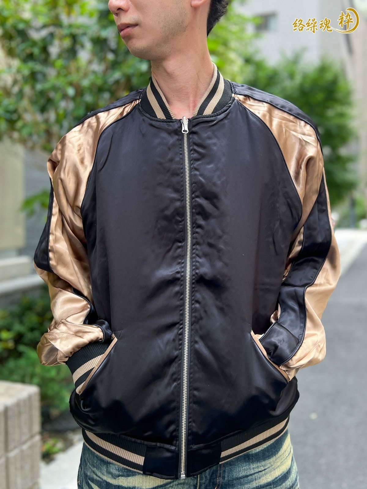 【絡繰魂・粋】“北斎：神奈川沖浪裏” 総刺繍リバーシブルスカジャン