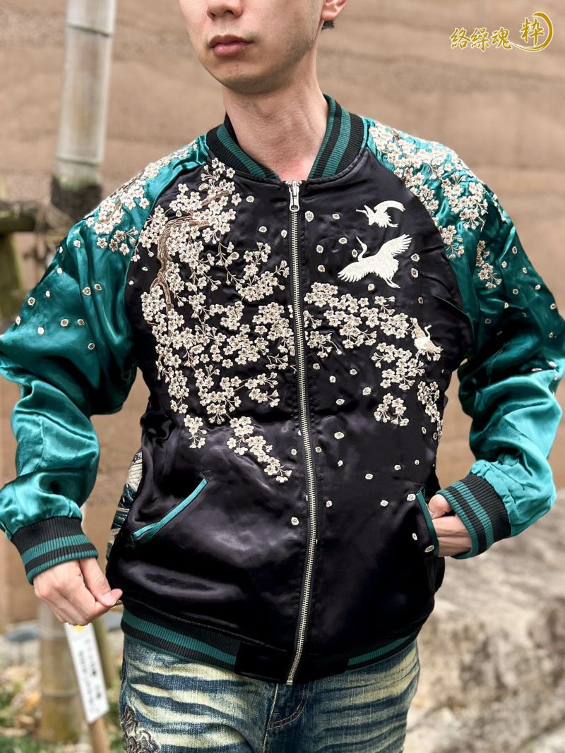 【絡繰魂・粋】“北斎：神奈川沖浪裏” 総刺繍リバーシブルスカジャン