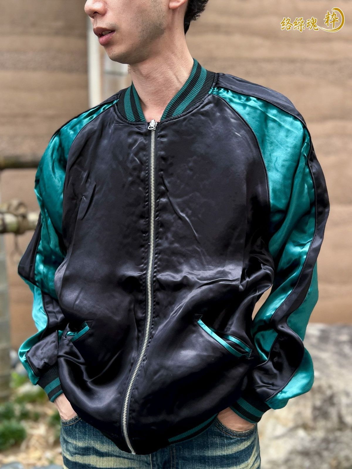 【絡繰魂・粋】“北斎：神奈川沖浪裏” 総刺繍リバーシブルスカジャン