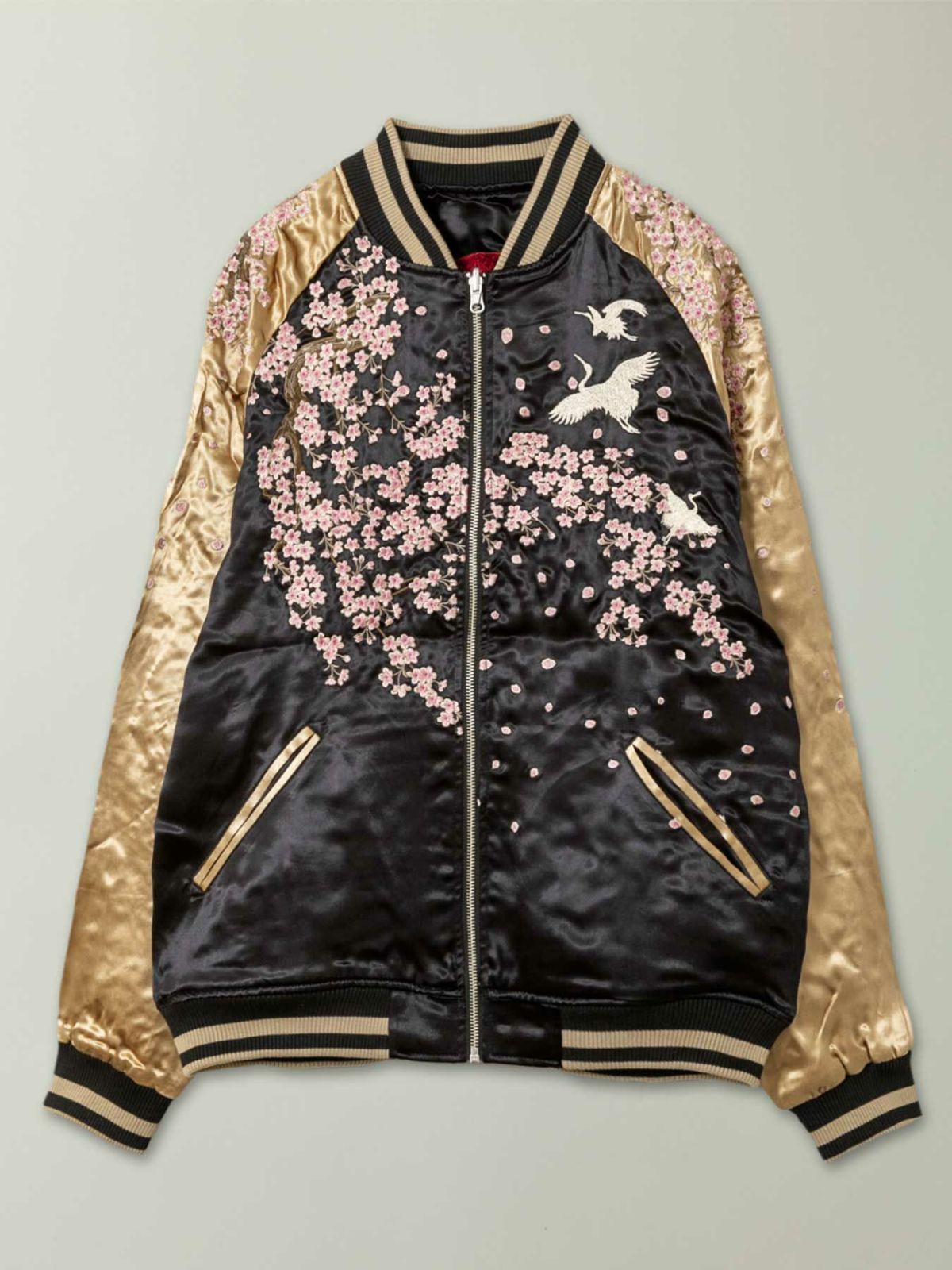 【絡繰魂・粋】“北斎：神奈川沖浪裏” 総刺繍リバーシブルスカジャン