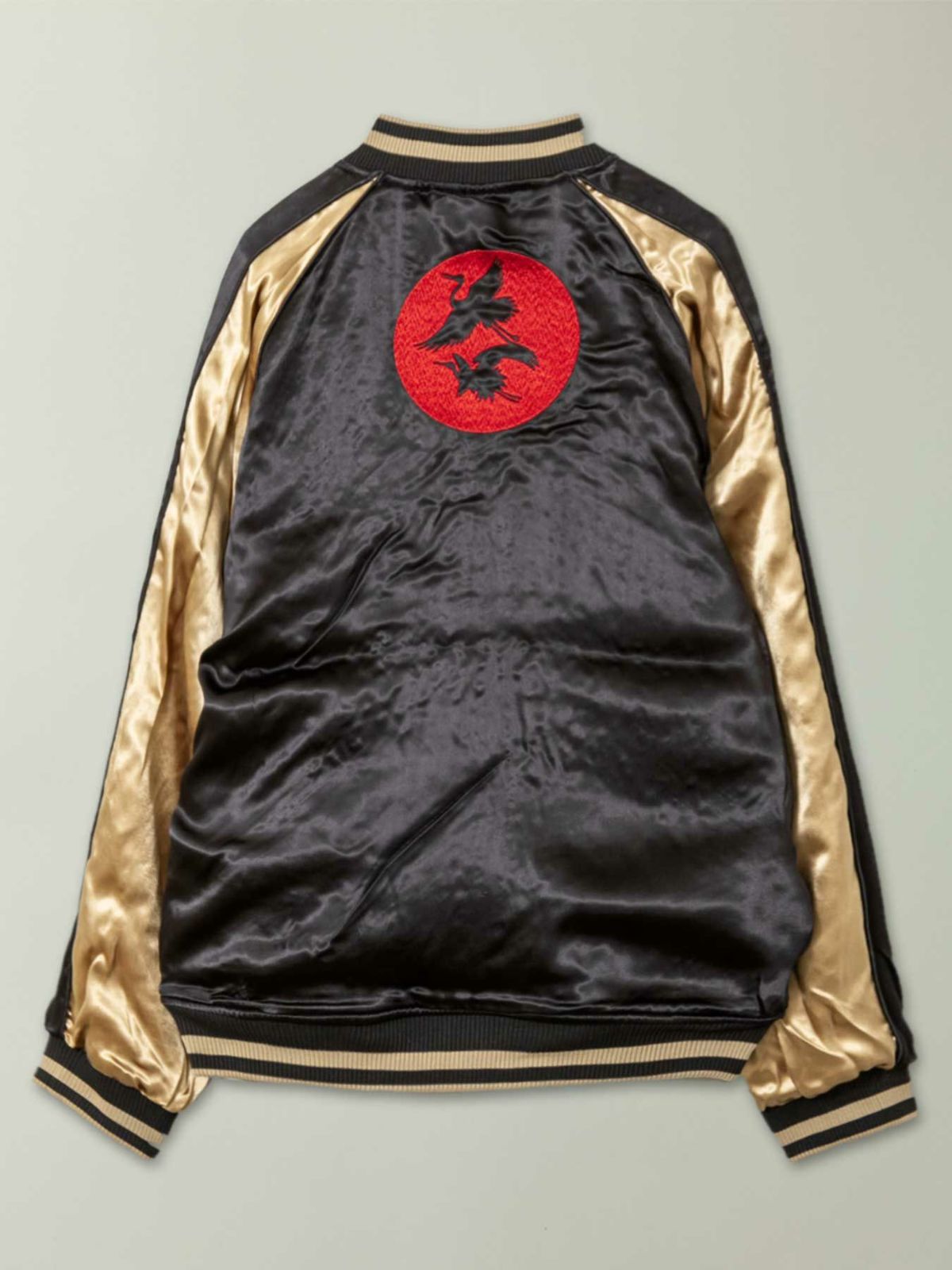 【絡繰魂・粋】“北斎：神奈川沖浪裏” 総刺繍リバーシブルスカジャン