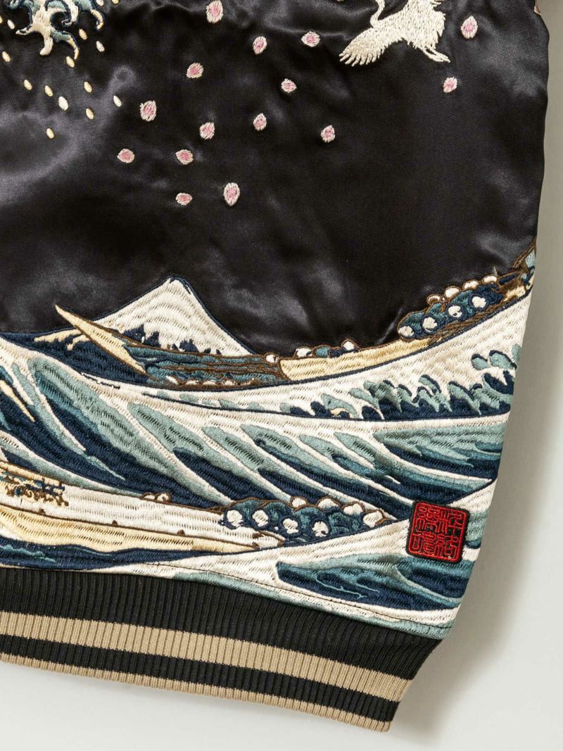 【絡繰魂・粋】“北斎：神奈川沖浪裏” 総刺繍リバーシブルスカジャン