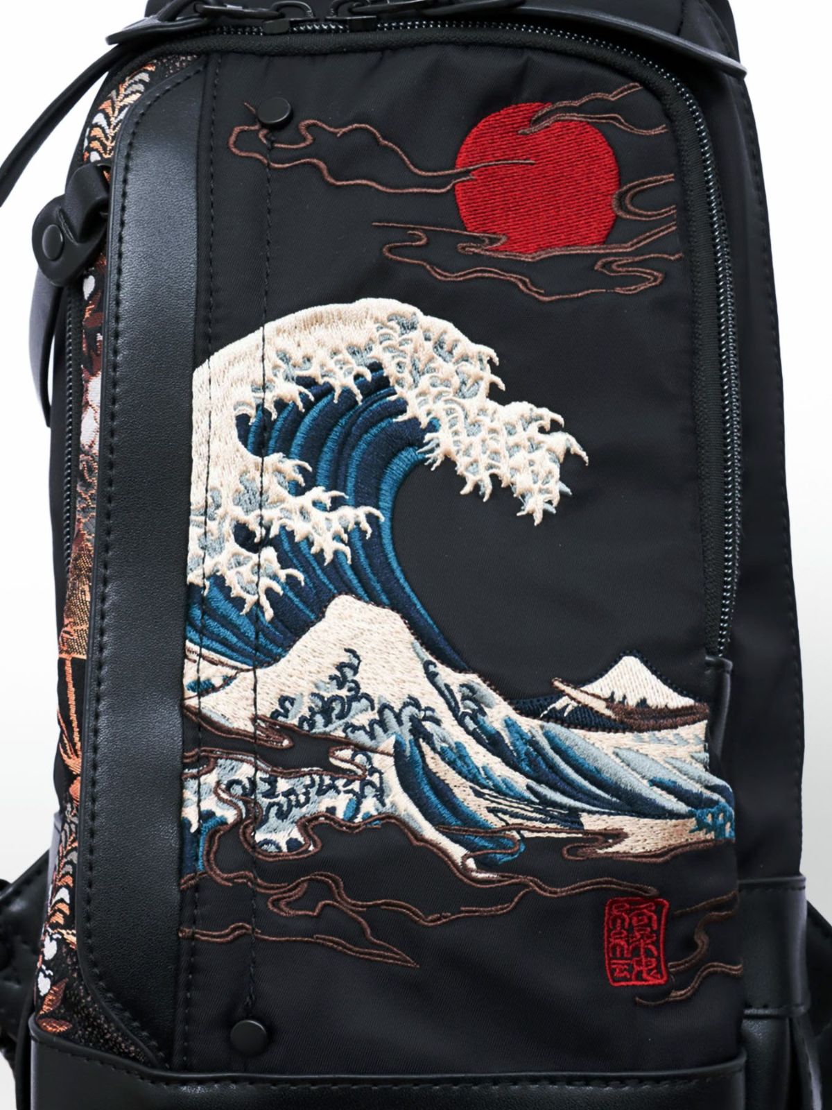 【絡繰魂】“龍神/荒波”総刺繍 金襴切り替えボディバッグ