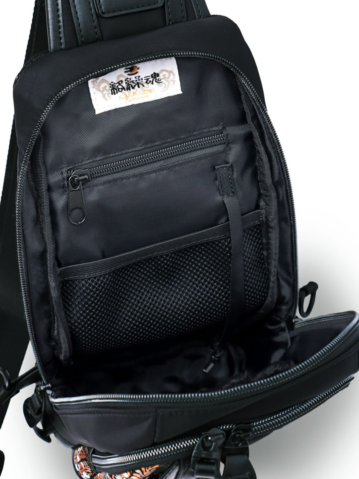 【絡繰魂】“龍神/荒波”総刺繍 金襴切り替えボディバッグ