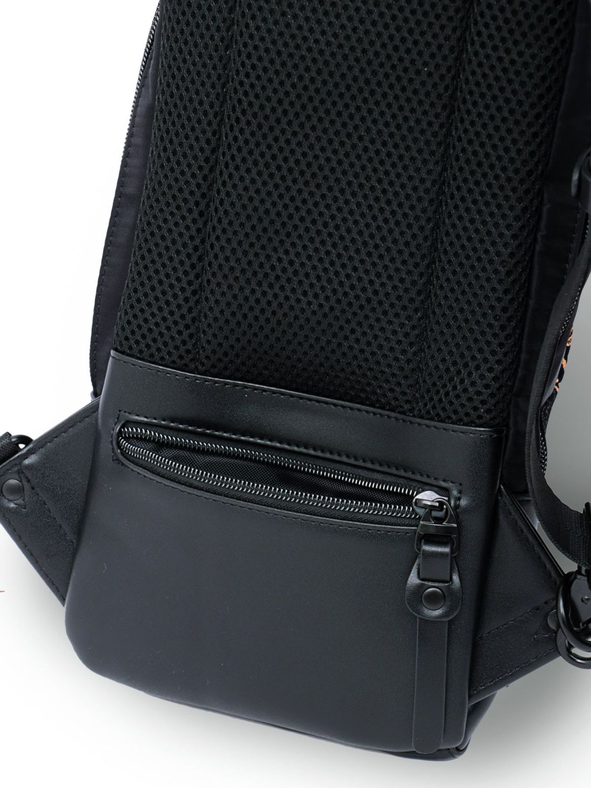 【絡繰魂】“龍神/荒波”総刺繍 金襴切り替えボディバッグ