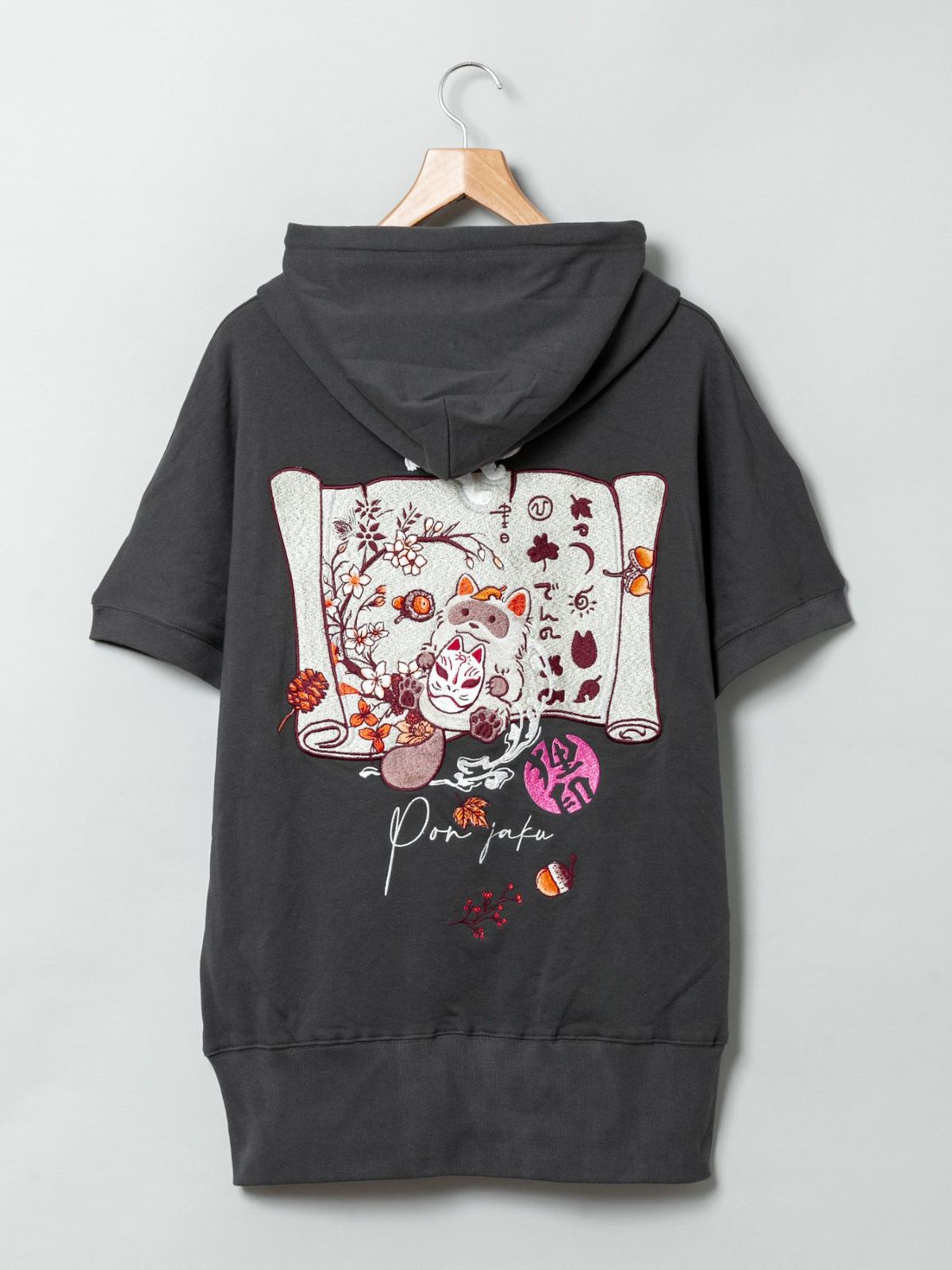 【今昔 -KON-JAKU-】“狐に化ける秘伝の書”総刺繍 半袖プルパーカー