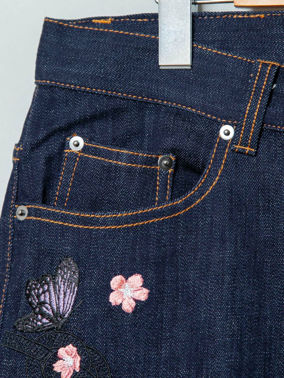  【今昔 -KON-JAKU-】“徳利”総刺繍ストレッチデニムパンツ