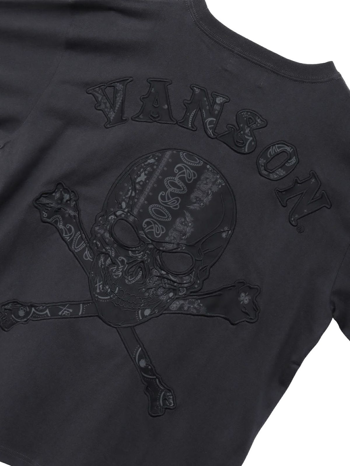 【VANSON】“パッチレススカル”刺繍入りロンT