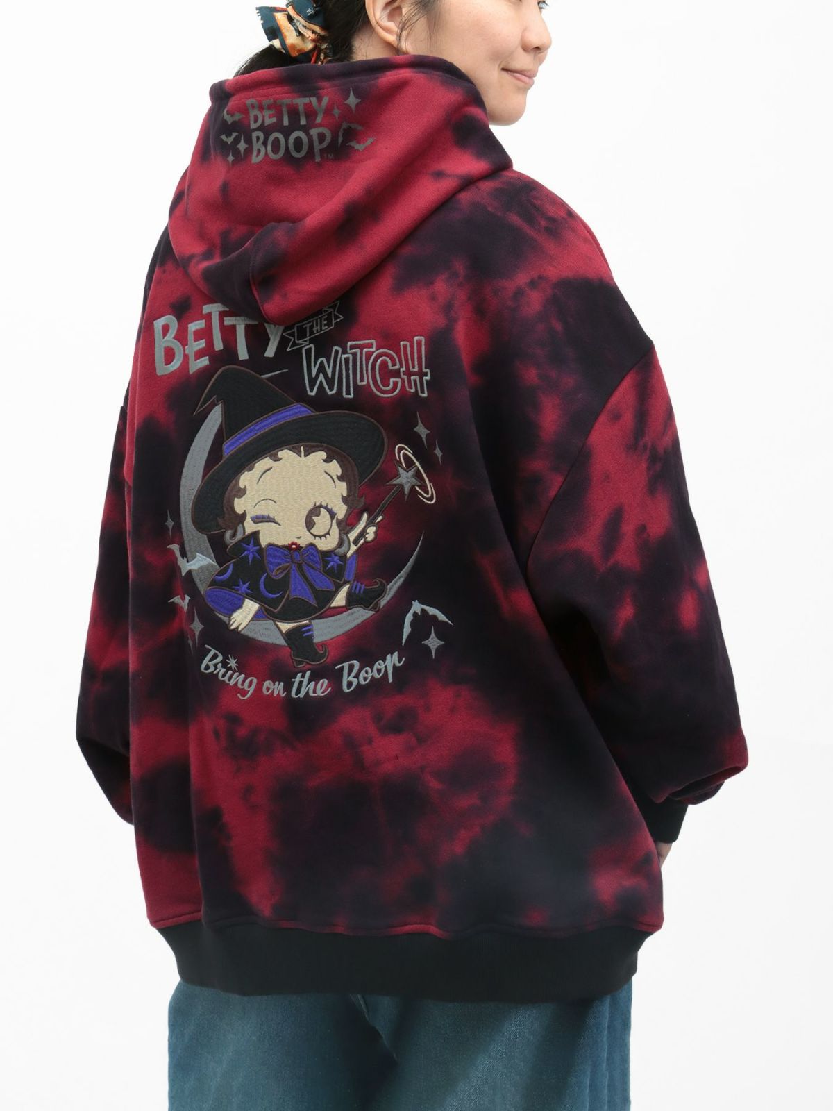 【BETTY BOOP】“BETTY THE WITCH”刺繍入りZIPパーカー〔別注〕