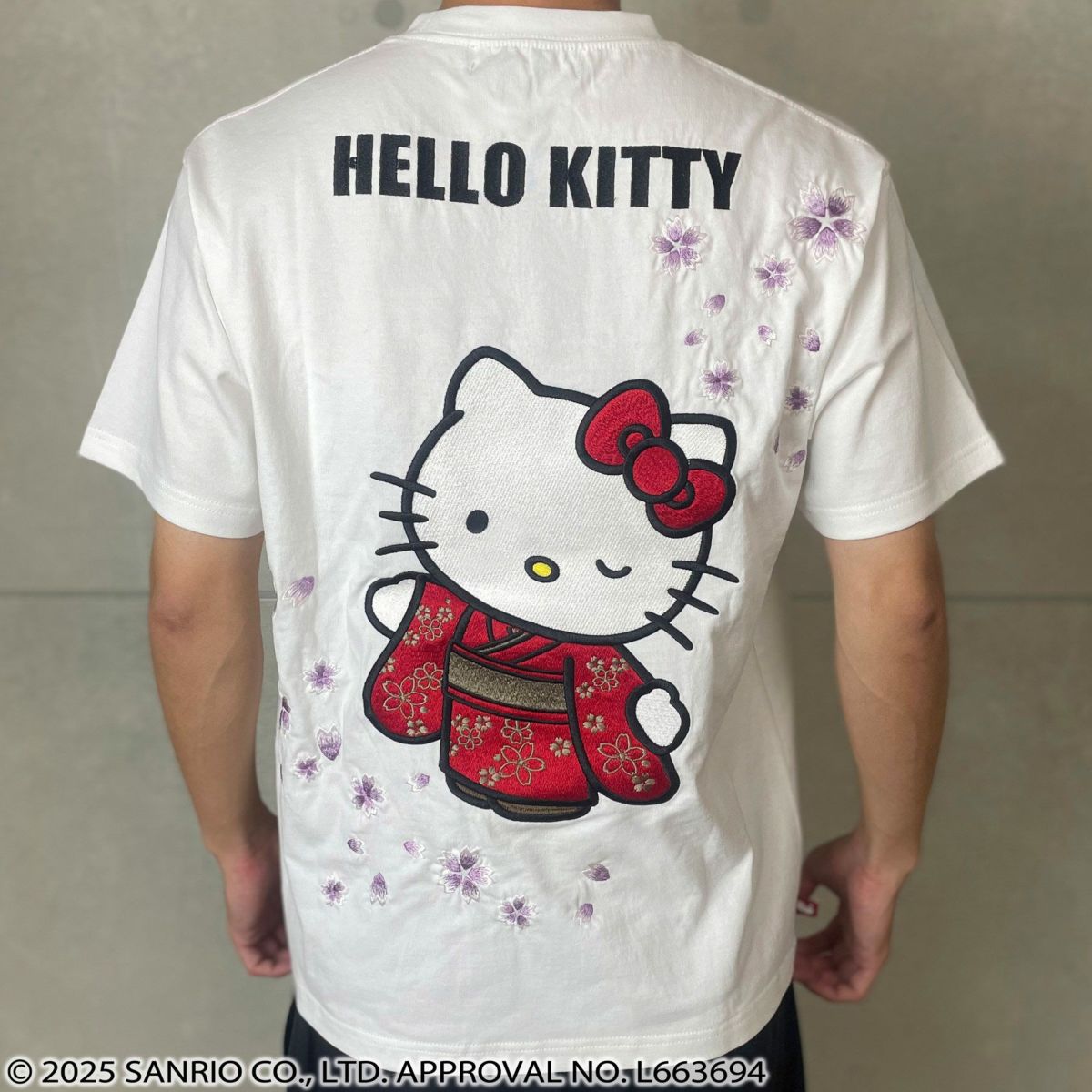 【絡繰魂×HELLO KITTY】“さくらとキティ”刺繍入りTシャツ