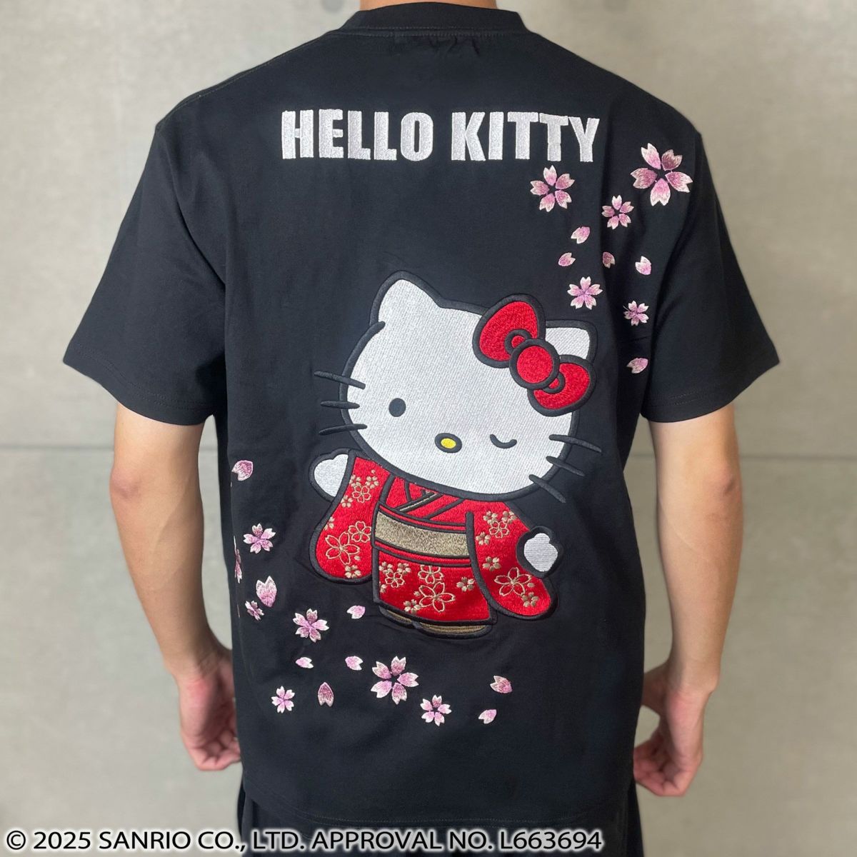 【絡繰魂×HELLO KITTY】“さくらとキティ”刺繍入りTシャツ