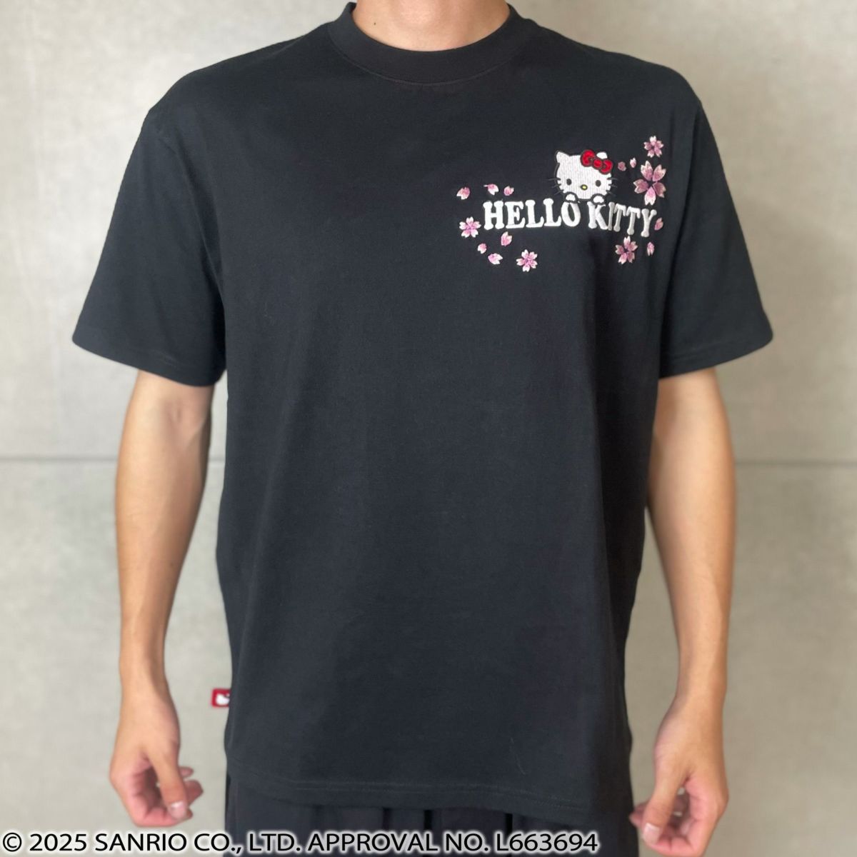 【絡繰魂×HELLO KITTY】“さくらとキティ”刺繍入りTシャツ