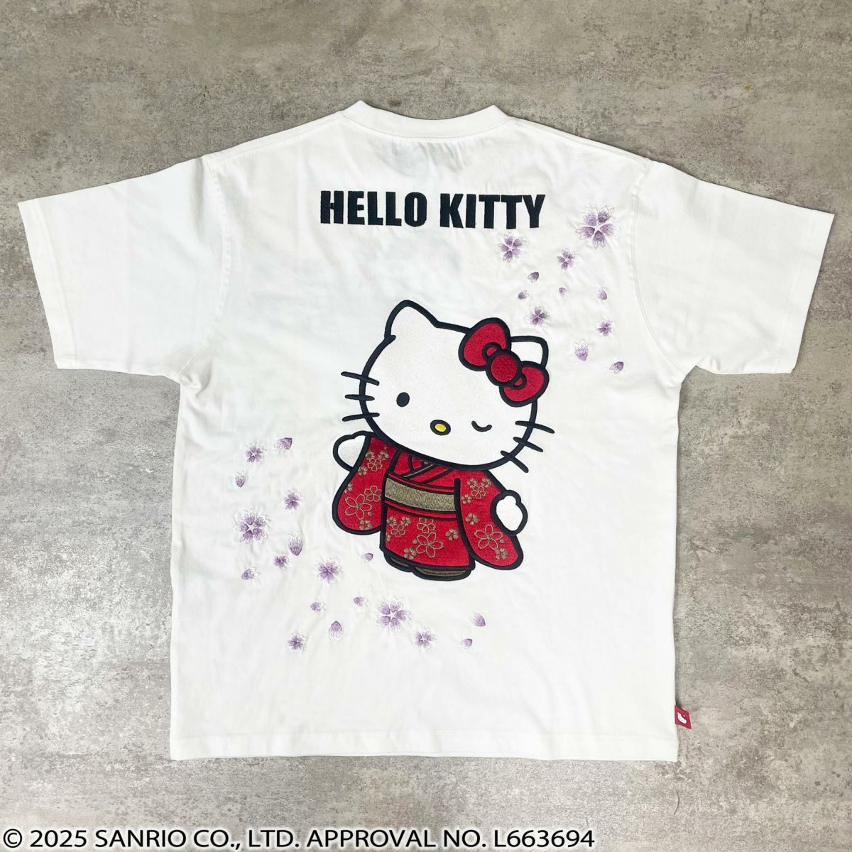【絡繰魂×HELLO KITTY】“さくらとキティ”刺繍入りTシャツ