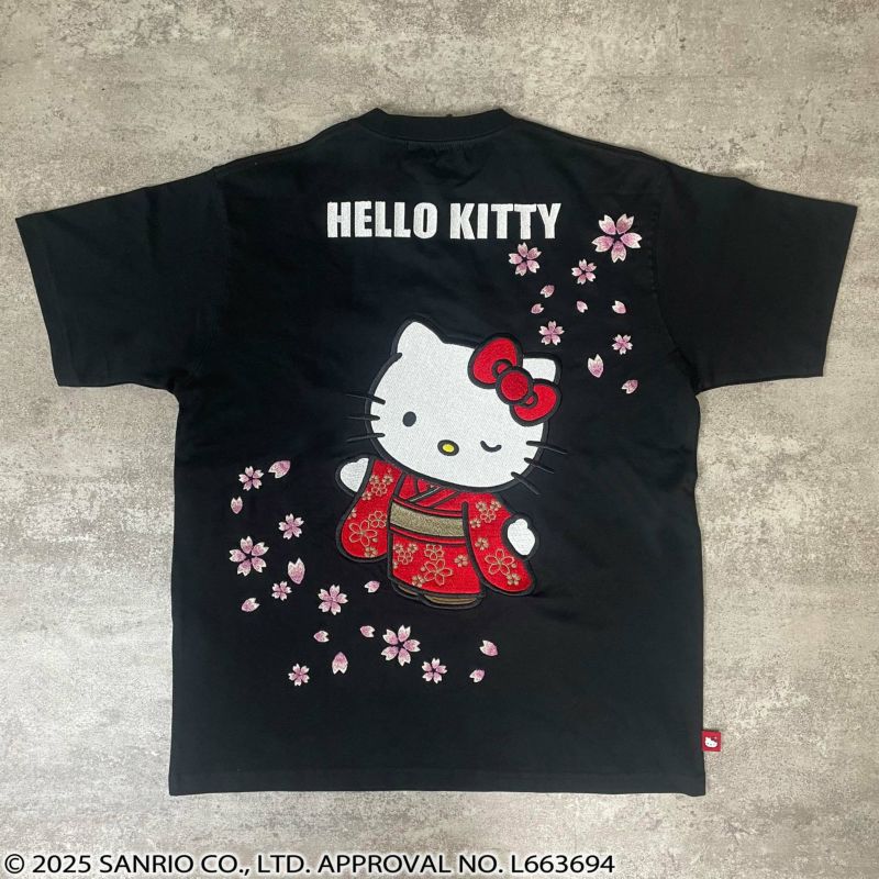 【絡繰魂×HELLO KITTY】“さくらとキティ”刺繍入りTシャツ