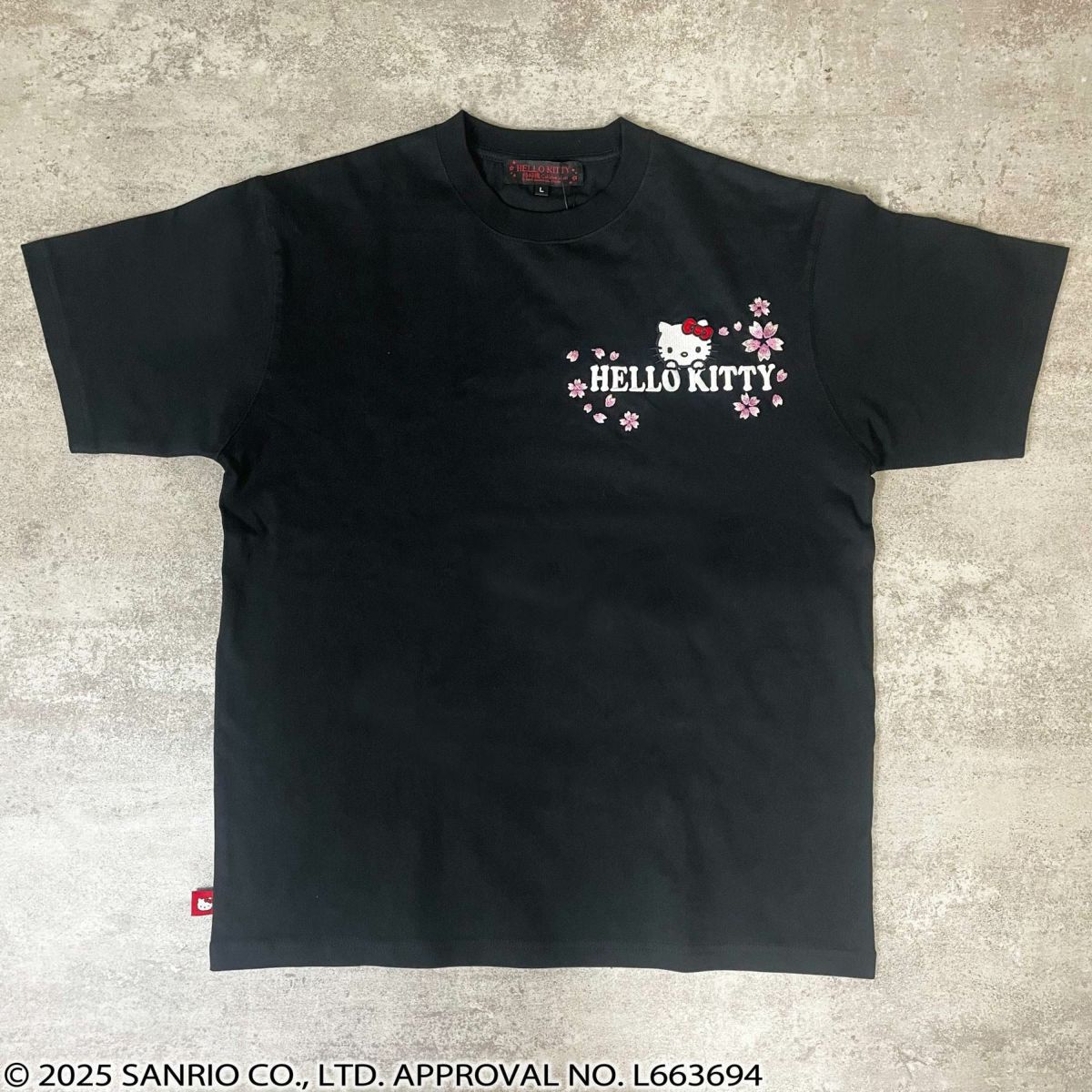 【絡繰魂×HELLO KITTY】“さくらとキティ”刺繍入りTシャツ