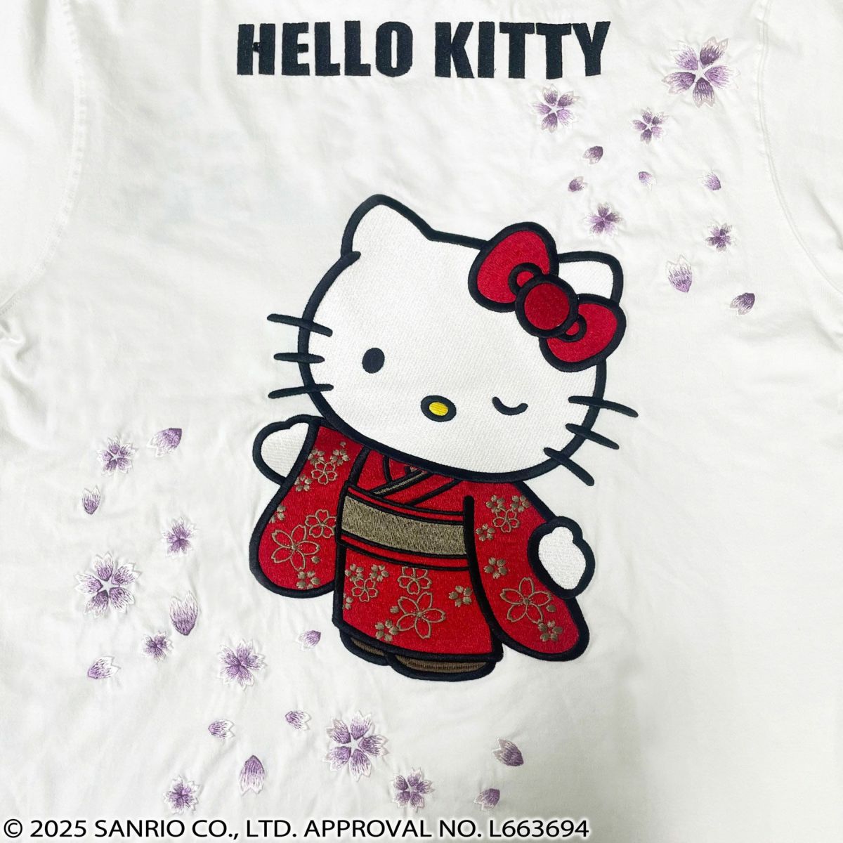 【絡繰魂×HELLO KITTY】“さくらとキティ”刺繍入りTシャツ