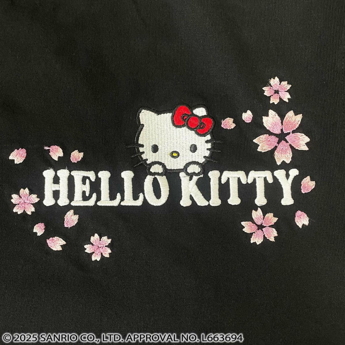 【絡繰魂×HELLO KITTY】“さくらとキティ”刺繍入りTシャツ