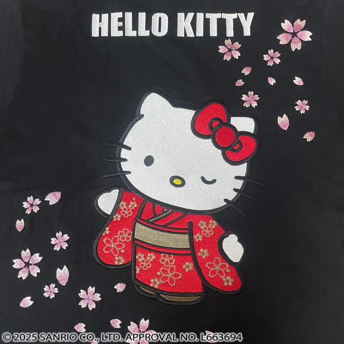 【絡繰魂×HELLO KITTY】“さくらとキティ”刺繍入りTシャツ