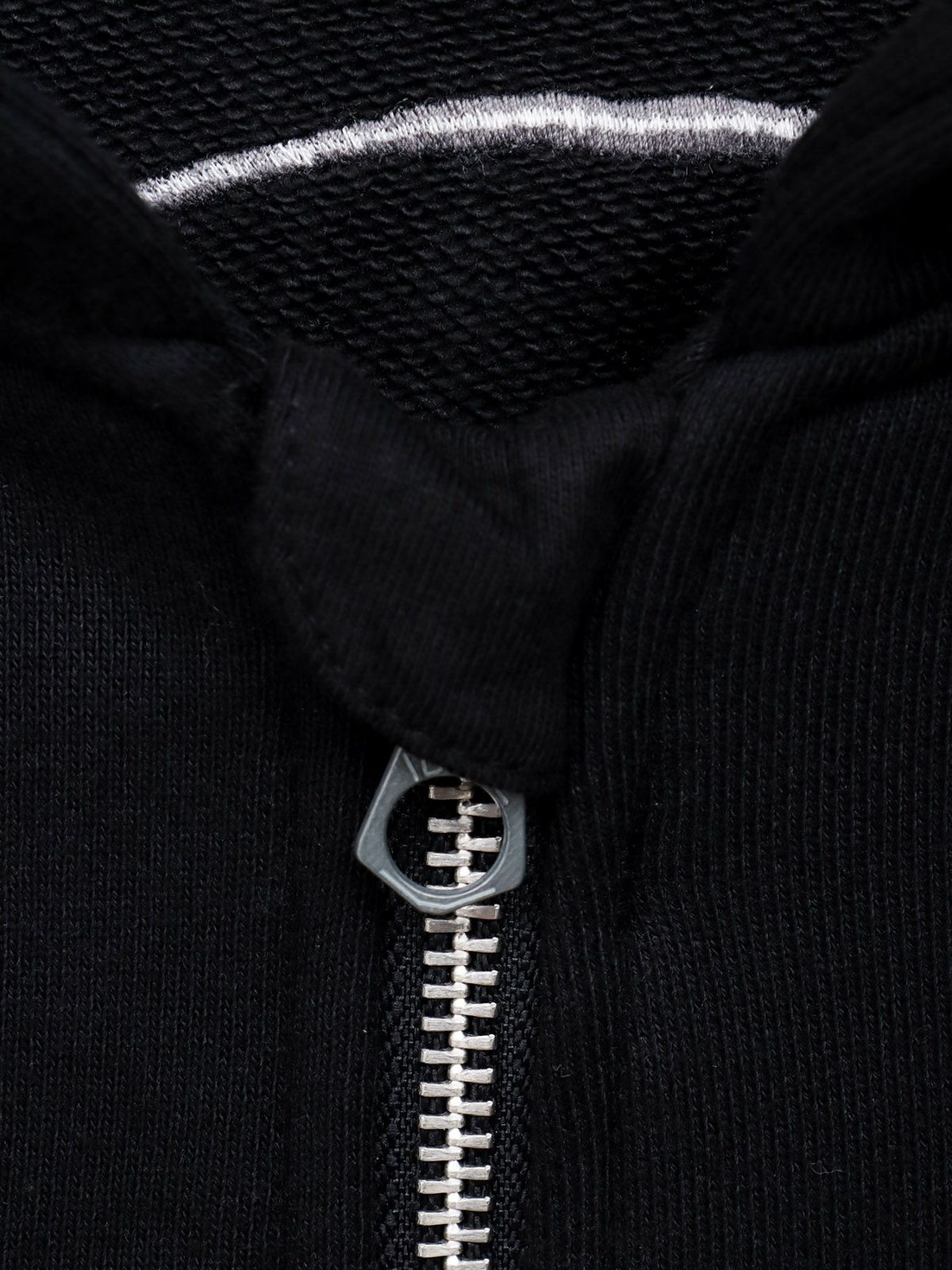 【VANSON】スカル 刺繍入りフルZIPパーカー〔別注〕